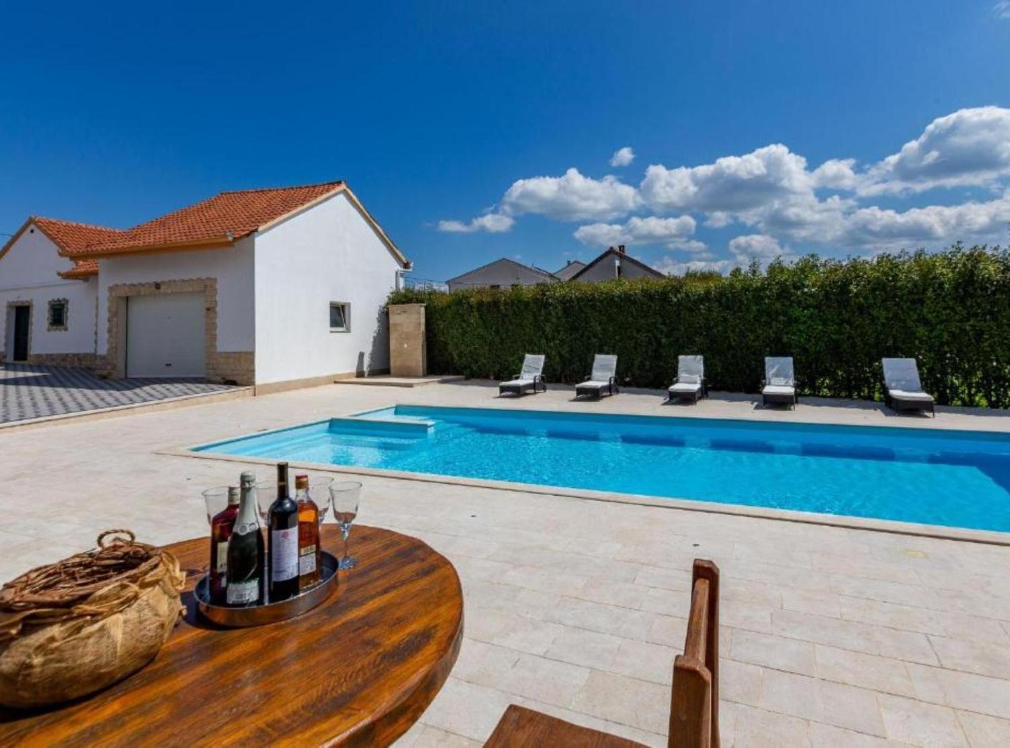 Apartman Peaceful Murvica Pool, Garden, And Modern Comfort