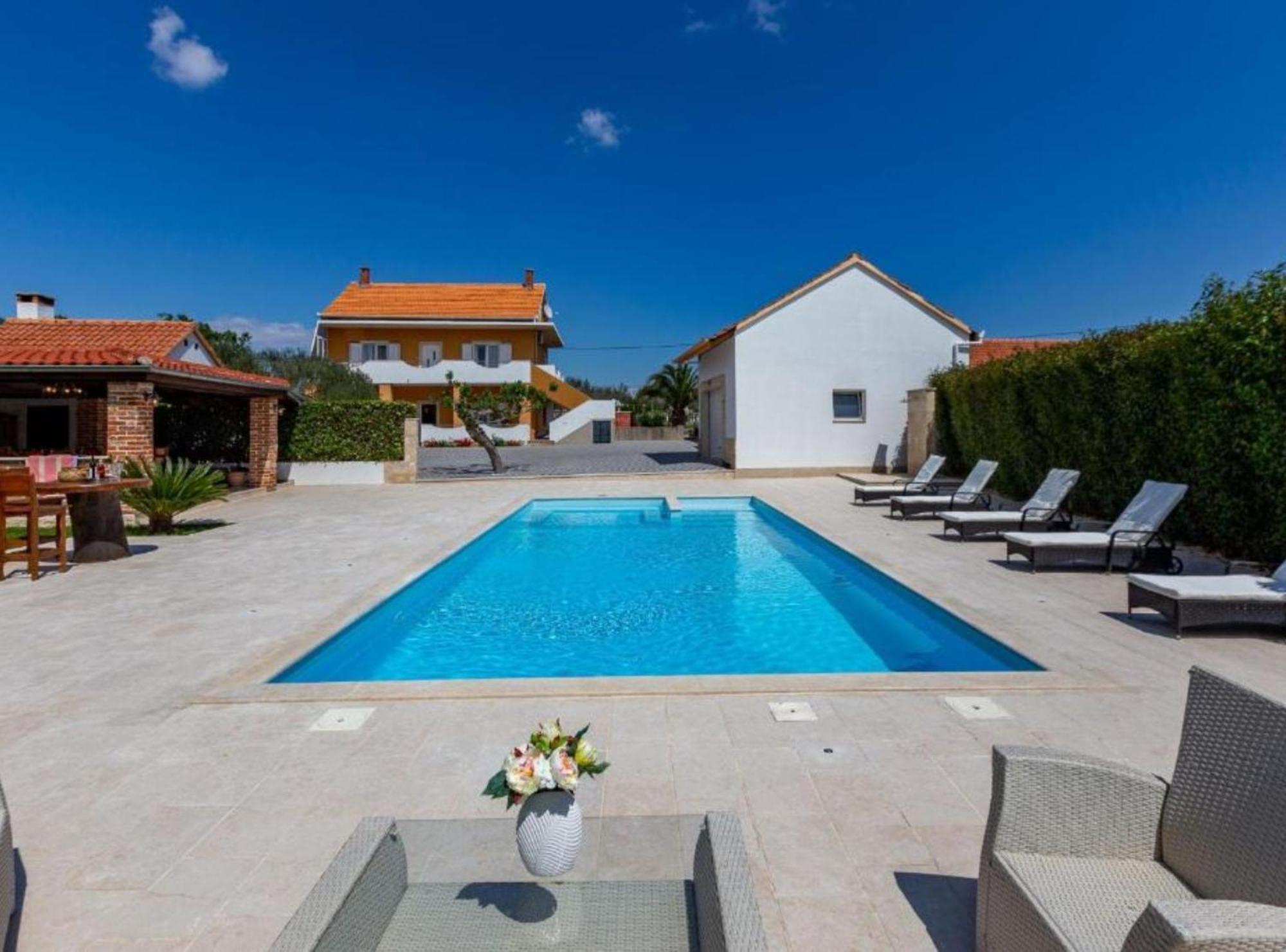 Peaceful Murvica Pool, Garden, And Modern Comfort