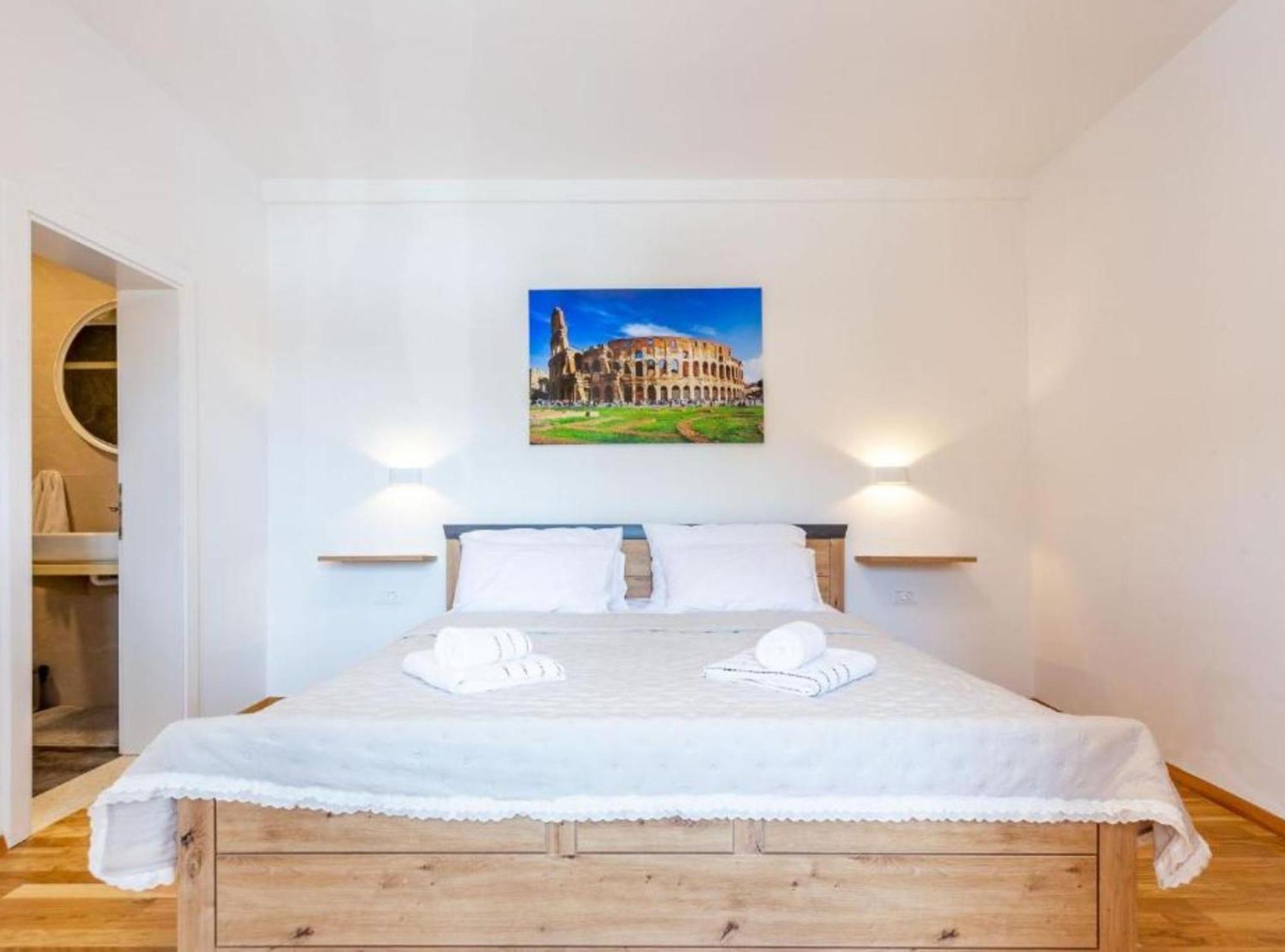 Peaceful Murvica Pool, Garden, And Modern Comfort Apartman *